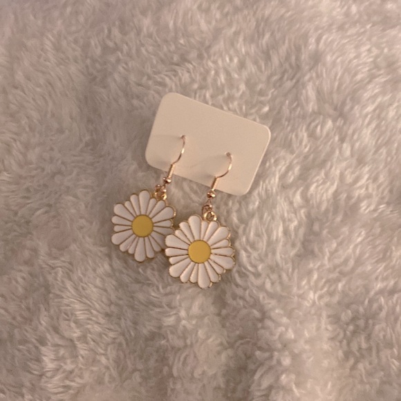 ๐4/$25๐ Flower Earrings - Picture 1 of 1